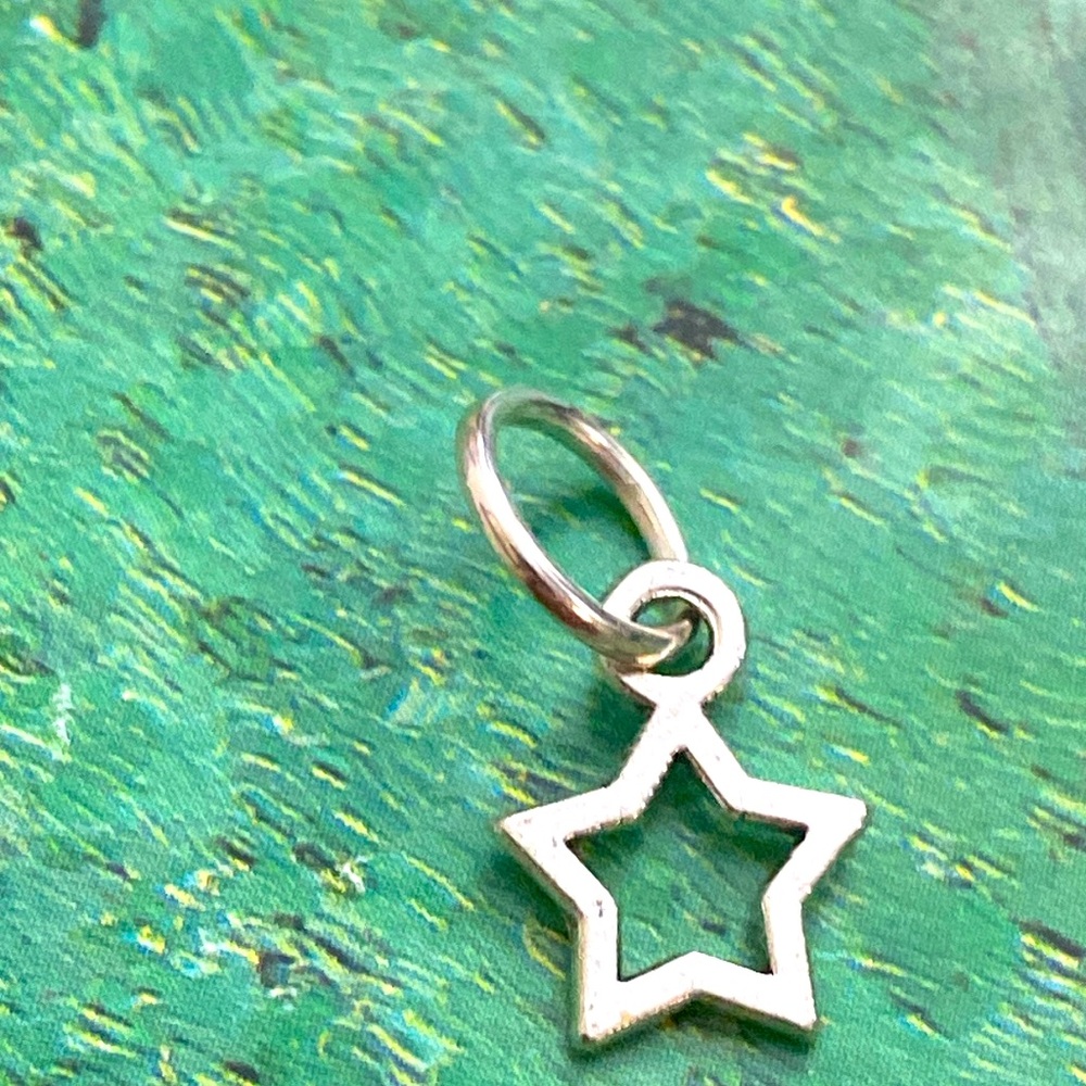 5/$10❤️❤️❤️NEW TIBETAN SILVER STAR CHARM PENDANT
